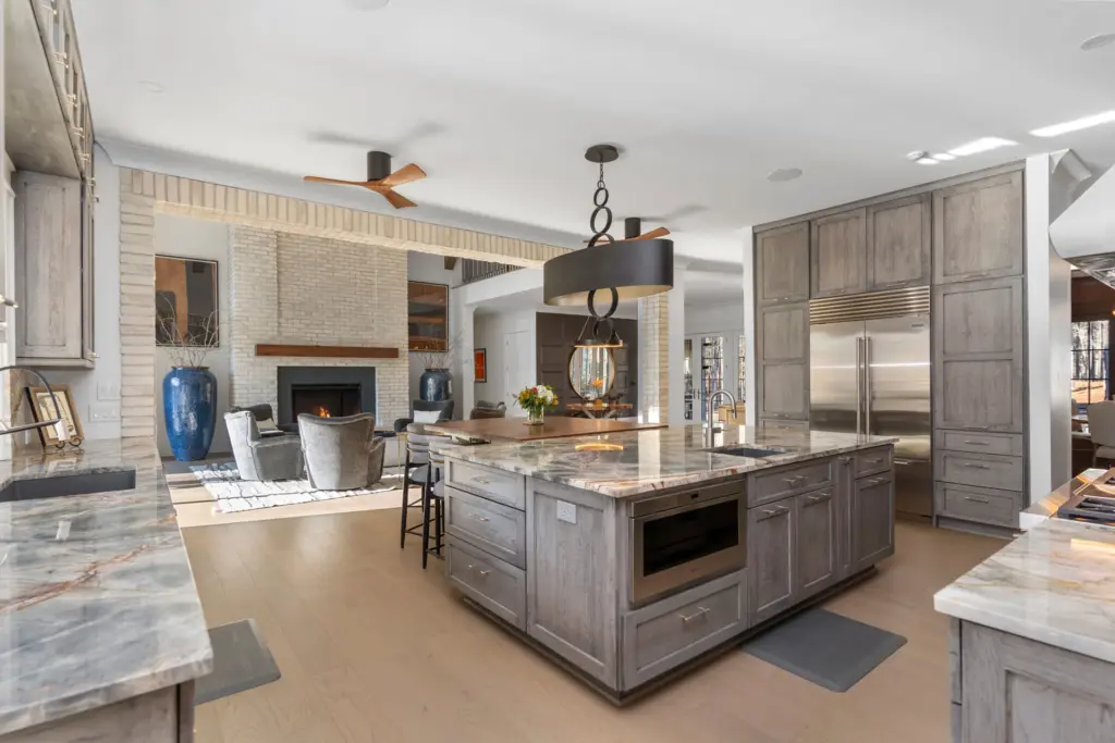 image of luxurious home interior, focusing on a dining area and a kitchen - custom home builder | Southern Luxury Homes