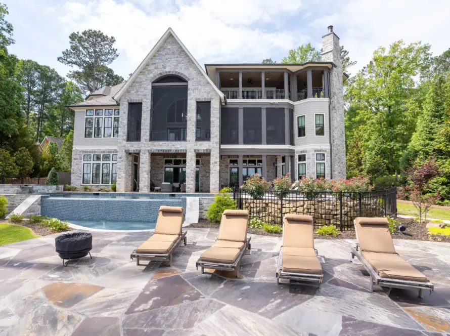 Pas – 1360 North Shore Dr